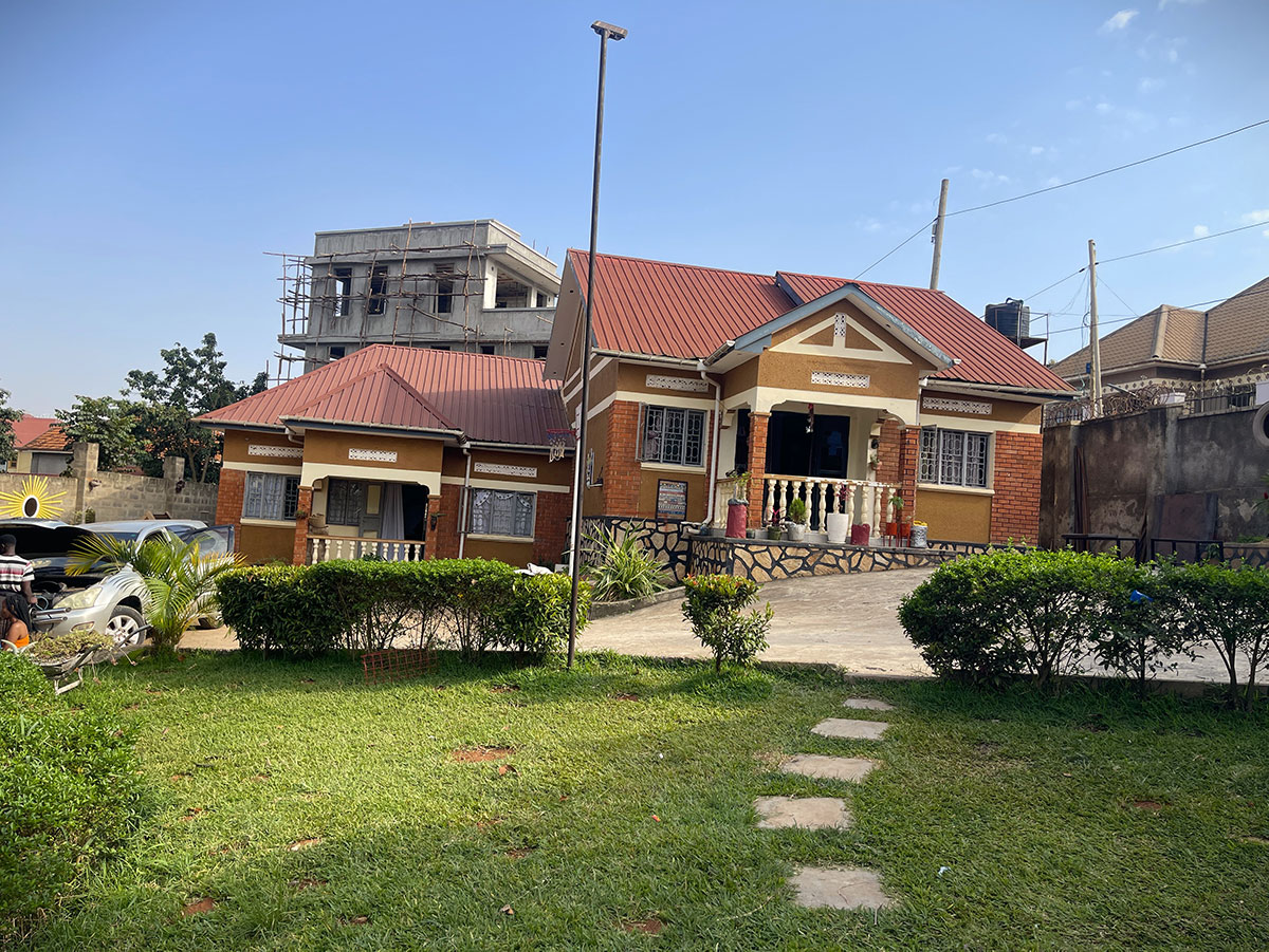 Daddy's AirBnB creative homestay in Naalya, Kampala
